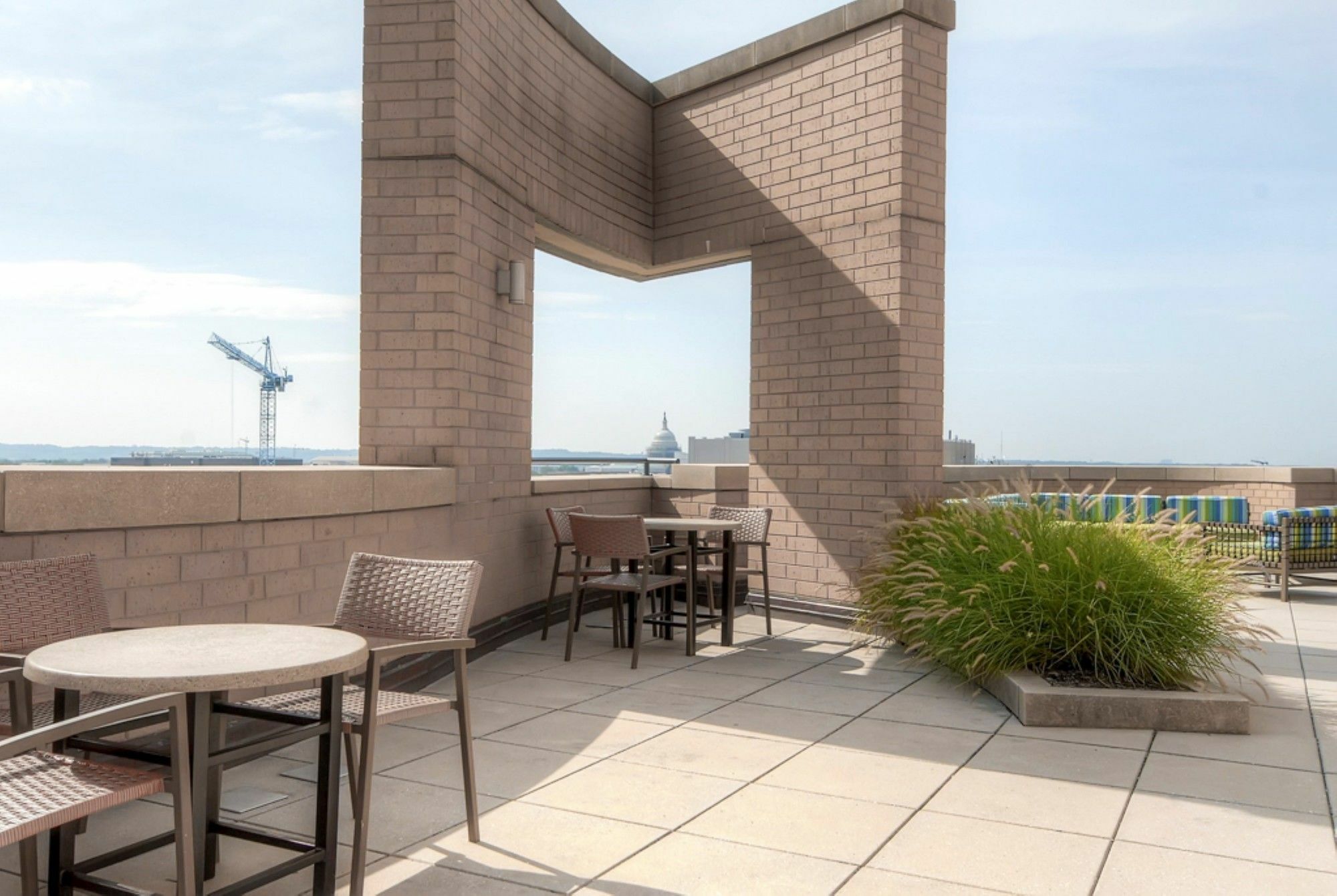 Global Luxury Suites At The Convention Center Washington Exterior photo